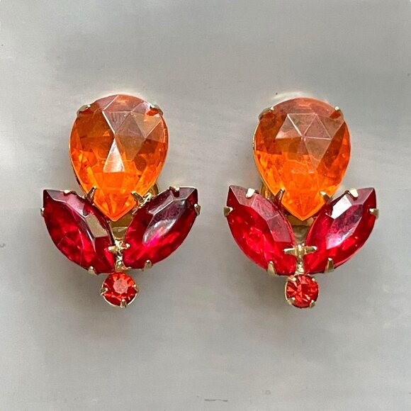 Vintage Rhinestone Earrings Orange Red Glass Clip Floral Gold Tone Chunky 1 1/4" - Picture 2 of 9